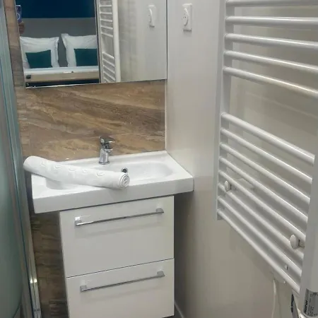 Modern Bright And Fully Renovated Apartment
